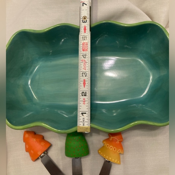 Gail Pittman Ruffle Oval Bowl and Cheese Spreaders - Picture 8 of 8